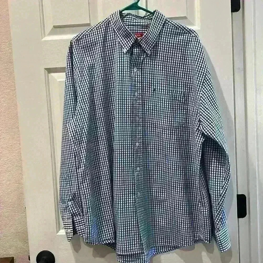 IZOD Long Sleeve Checked Shirt. Size XL